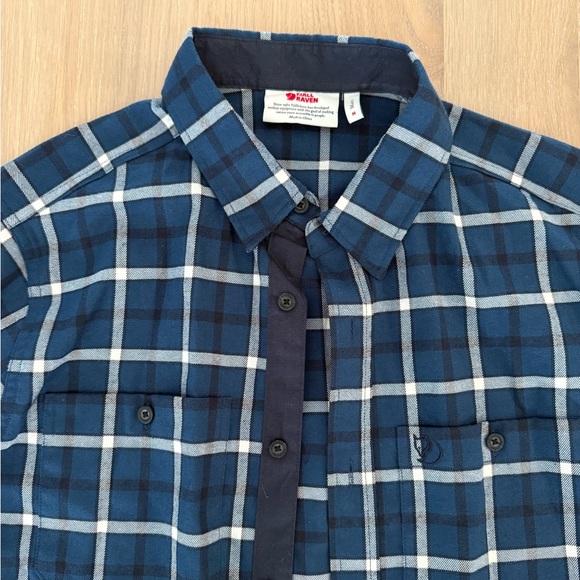 Fjäll Räven Button-Up Shirt - Picture 2 of 5